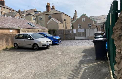 Delightful 3 Bedroomed Cottage in Llandudno - Photo 6