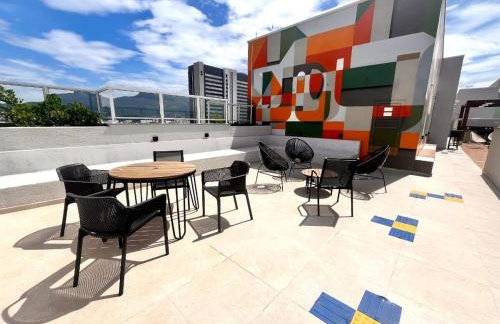 Apartamento de 2 quartos, com piscina e há 10 km de copacabana - Foto 13