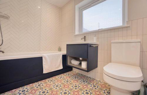 Spacious 3 Bedroom House with Parking in Bridgwater Ideal for Contractors & Group Stays - Foto 9