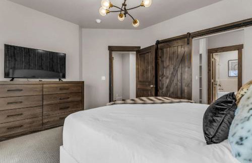 Black Rock Ridge Private Hot Tub & Views - Photo 17