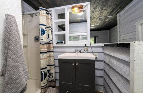 Dog Friendly Lakeside Escape with Hammock and Fire Pit - Foto 63