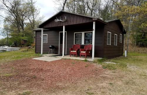 Delightful Waterfront Cabin with Views of Pine Lake near Wellston, Michigan - Foto 1
