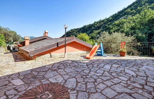 1 Bedroom Beautiful Home In Avegno - Foto 2