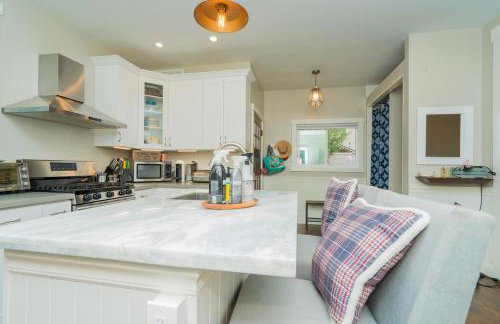 Remodeled 2-Bedroom Unit in Fremont w/ Luxe Bathrooms - Photo 24