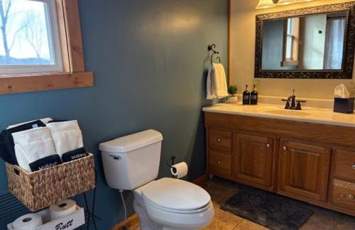 Charming Cabin with Incredible Mountain Views - Foto 18