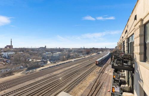 Modern Historic Loft 19ft Ceilings, Gym, Heated Parking, Skyline Views, Balcony - Foto 35