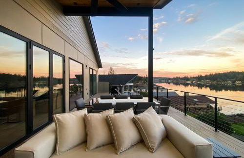 Luxe Port Lookout with waterfront, theater, games - Foto 1