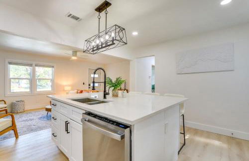 Private Hot Tub and Fenced Yard Sleek Gulfport Home - Foto 15