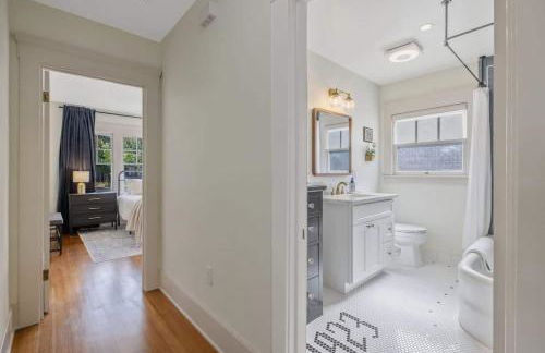 2 bed, 2 bath, historic beauty, walk downtown - Foto 40