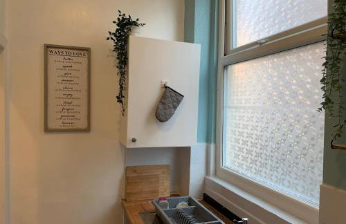 Cosy Wirral home near Liverpool with Free Parking! - Photo 22