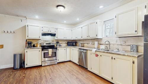 Cozy Lake Duplex Sleeps 5 Games Dog-friendly - Foto 2