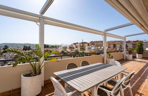Terraza y Piscina - Koti Rentals - Ático Margarita - Foto 39