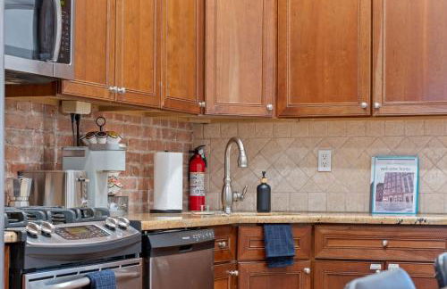 Large Home - Great Location - 15 Minutes to NYC - Foto 46