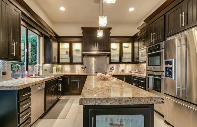 Luxury Contemporary Sanctuary w/ Pool and Views! - Foto 13