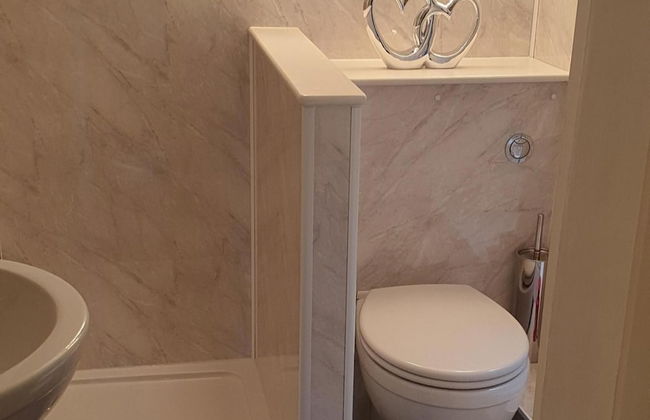 Seaview Apartment Sleeps 2 -patio -wifi -Tv - Photo 5