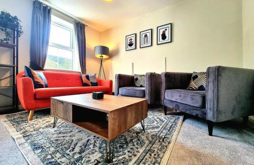 Spacious 4 Bed Family Home with Private Garden & Free Parking - Hamilton - Foto 8