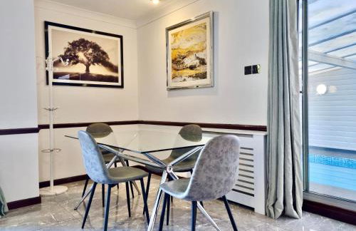 Indoor Heated Pool - Large Family Home - Sleeps 12 - Near Bournemouth Beach - Photo 79