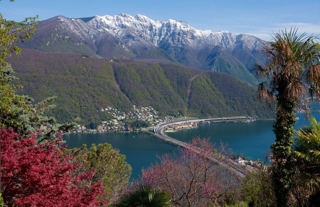 Villa in Bissone with swimming pool and garden - Photo 22