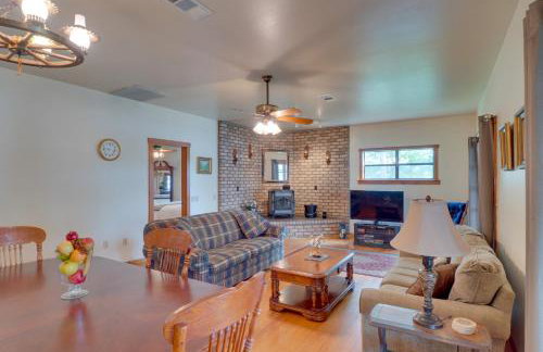 Beautiful Toledo Bend Retreat with Private Dock - Foto 3