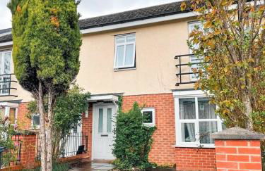 BrumStay - 4 Bedrooms TownHouse sleeps 6 with Driveway Parking and Garden - Foto 1