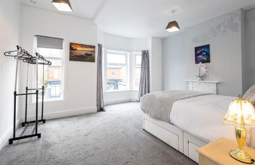 Cheadle village - Photo 30