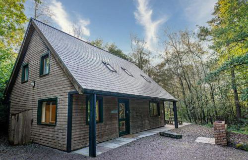 Denstone, woodland lodge with hot tub for 8 - Foto 4