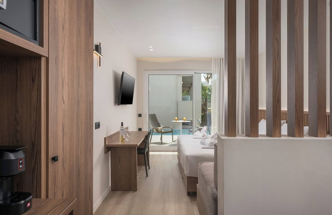 Marika Beach Hotel - Photo 111
