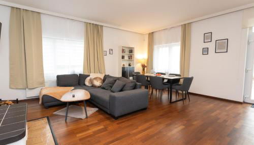 Stadthaus mit 2 Schlafzimmern & Wohnzimmer mit Kamin - Kostenloser Privat-Parkplatz auf dem Grundstück - Foto 2