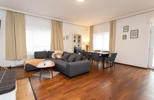 Stadthaus mit 2 Schlafzimmern & Wohnzimmer mit Kamin - Kostenloser Privat-Parkplatz auf dem Grundstück - Foto 2