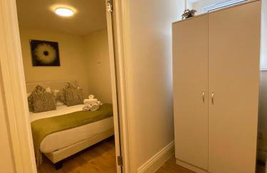 Riverside 2 Bedroom Apartment - Central Location - Foto 9