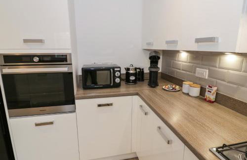 Silverstone Paddock Retreat - Photo 16