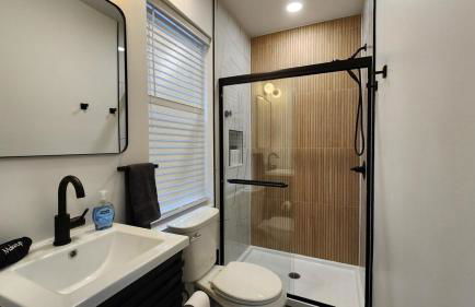 The Row House- Modern, Stylish and Newly Updated! - Foto 53