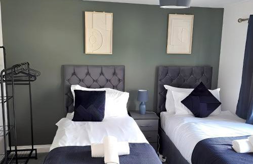 2ndHomeStays- Bilston- Contractors Friendly Townhouse - Foto 21