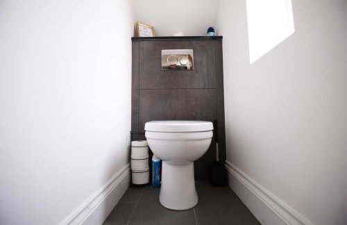 Westhoughton 3 Bedroom House - Free Parking - Photo 25