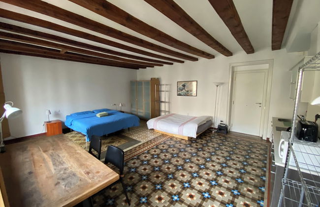 Lovely 2-bed Apartment in Barcelonas Best Location - Photo 5