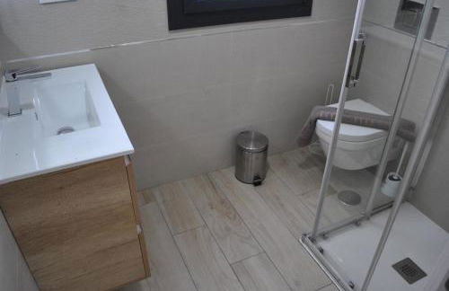 PANORAMISCH modern vakantiehuis in Finestrat bij Benidorm met 3 slaapkamers, gelegen op de 1ste lijn met privézwembad en omheinde privétuin, zicht op zee, de bergen met 'Kilómetro Vertical del Puig Campana' en op de skyline van Benidorm City en Finestrat - Foto 21