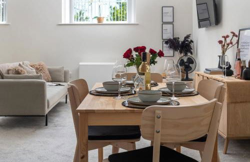 Stunning 1 Bedroom Apartment in a Converted Chapel - Free Parking, Smart TV, Fast WiFi and Self-Check-In by Yoko Property - Foto 15