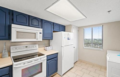 Commodore Resort #704 by Book That Condo - Foto 12