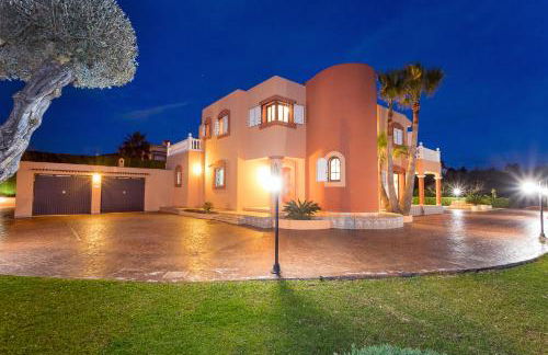 Villa close to Ibiza Town Sleeps 12 - Photo 14