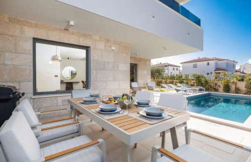 New 2026 Casa MARE Malinska with private heated pool - Foto 8