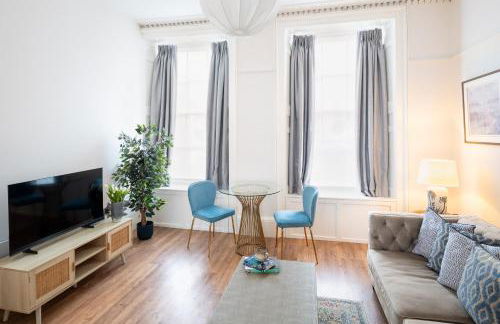 Stylish Retreat in Central Lyme Regis Sleeps 2 plus one - Photo 5