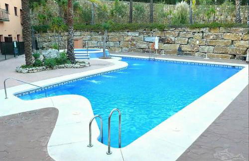 off line Deluxe 2 bedroom Golf Apartment Puerto Banus Marbella 12 Minutes Away by G00gIeMaps - Photo 23