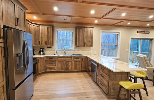 Powder Run - Modern 3BR Basecamp with Hot Tub, AC, EV Charger & Flat Parking - Foto 29