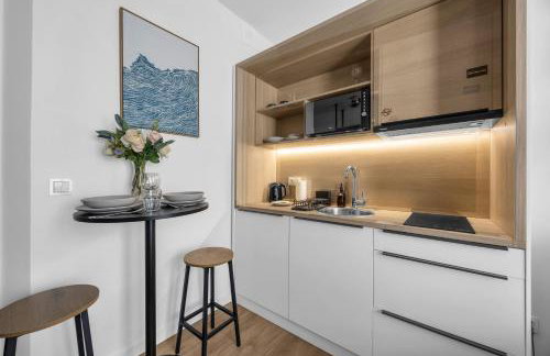 Praga Studio with Air-Con - 140m Metro, near PGE Narodowy Stadium - by Rentujemy - Foto 16