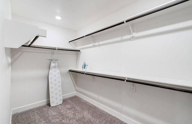 Perfect Home for Families Displaced by Insurance - Foto 28