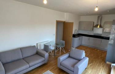 Modern 2 bed flat with balcony - Foto 7