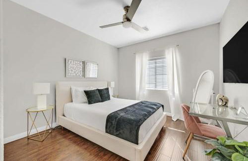 Stunning 4BR Getaway w Pool, Hot Tub, & Firepit - Foto 14