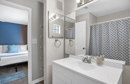 3BR Luxe Oasis near Downtown, Pool, Gym, Bball Crt - Foto 18