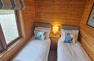 Ant River Lodge Houseboat - Photo 6