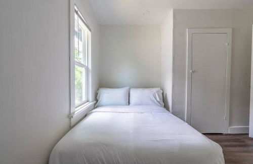 Cozy Craftsman Cottage 10 minutes away from DT! - Foto 24